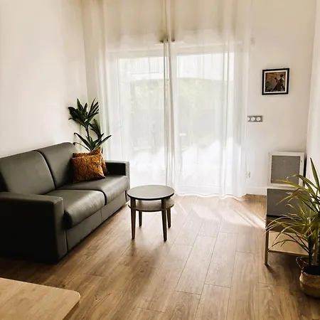 De La Bocca Apartment *